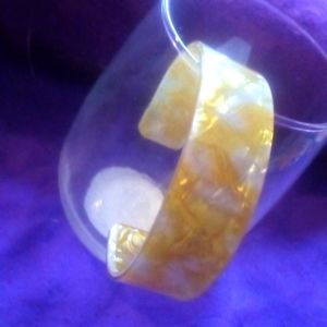 Woman's band marble bracelet